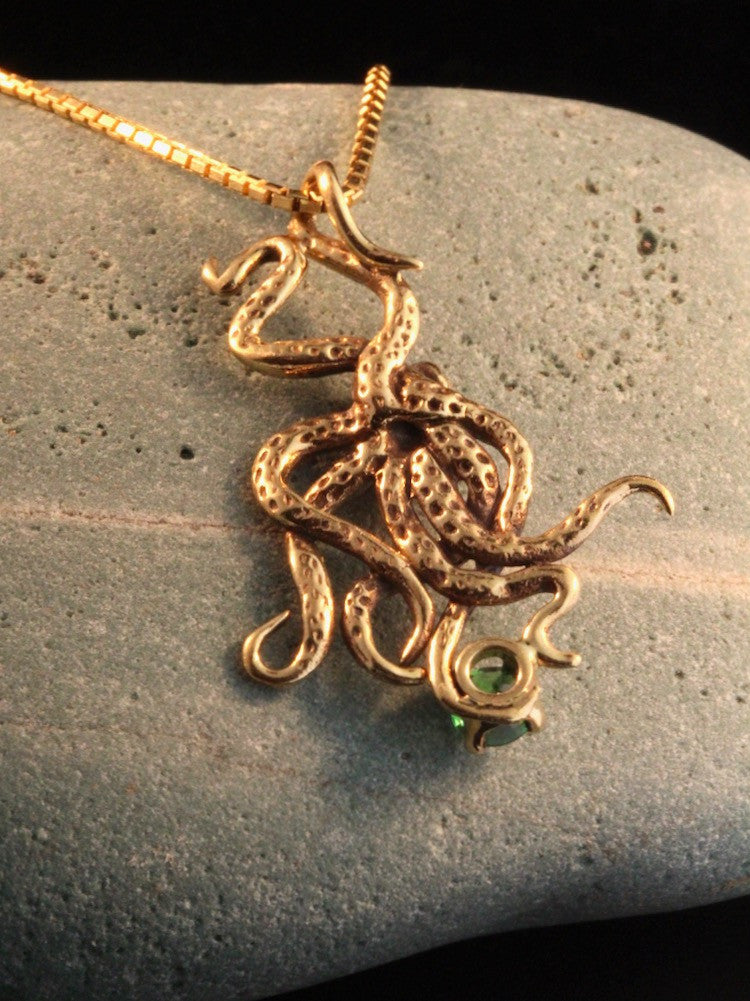 Octopus Charm in 14K Gold with Tsavorite