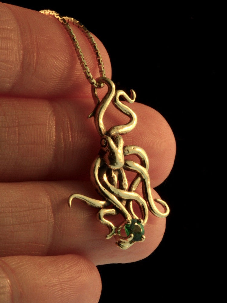 Octopus Charm in 14K Gold with Tsavorite
