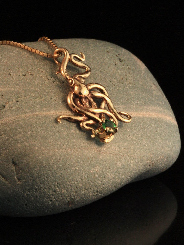 Octopus Charm in 14K Gold with Tsavorite