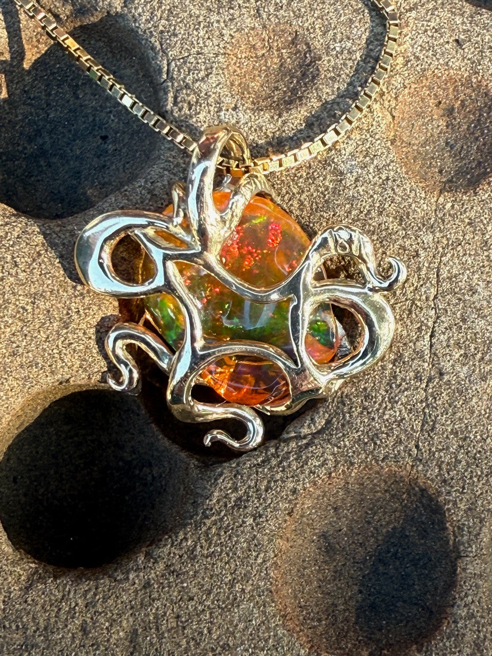 Alien Octopus Pendant with Mexican Fire Opal - 18K gold