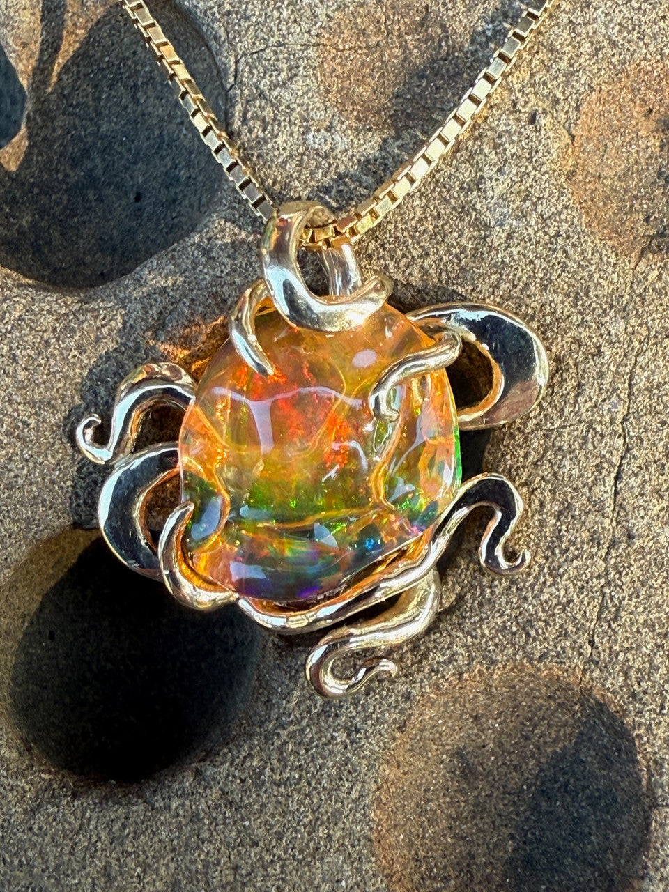 Alien Octopus Pendant with Mexican Fire Opal - 18K gold