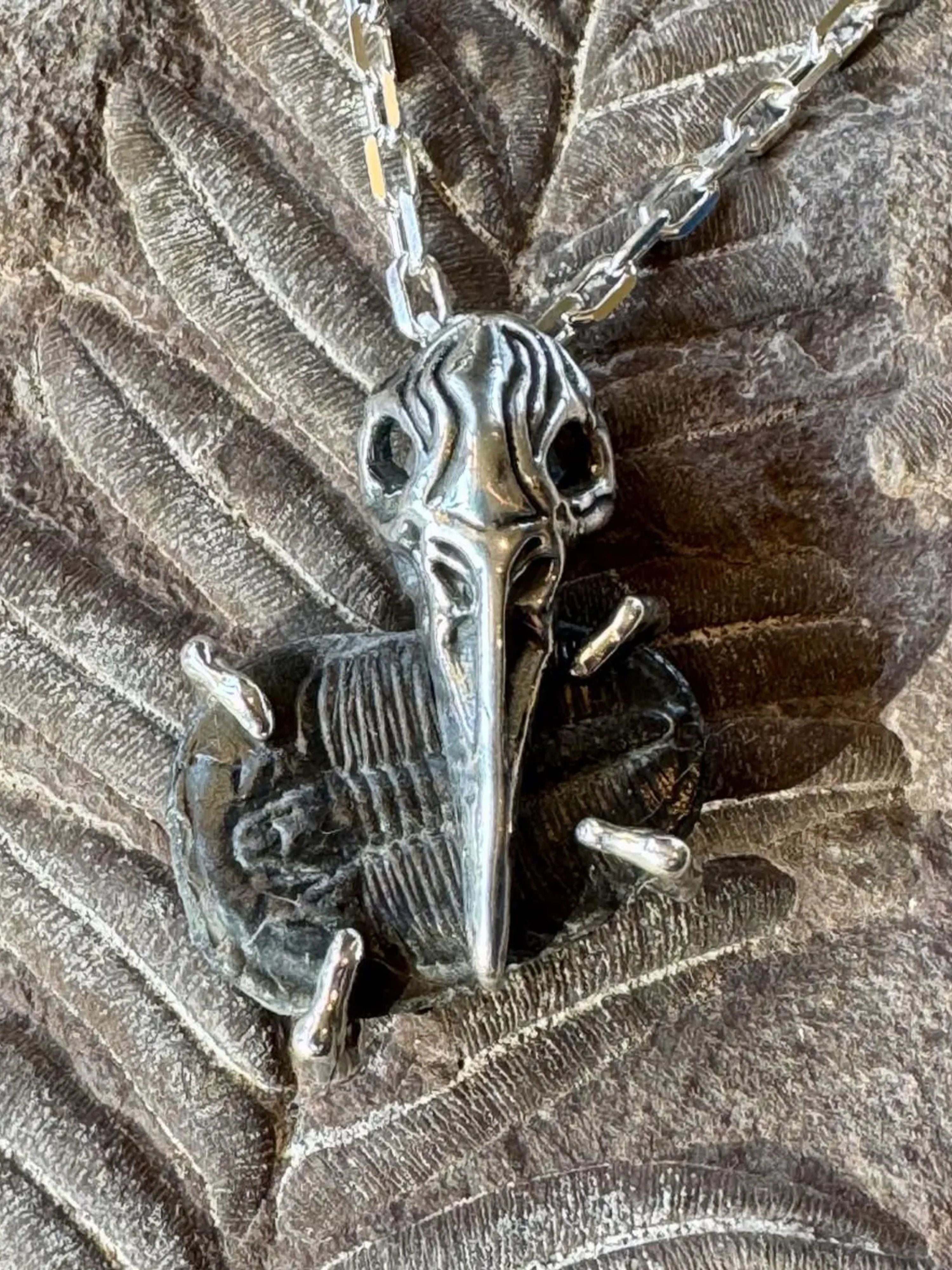 Raven Skull with Trilobite Treasure - Silver