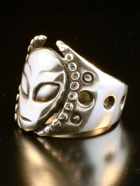 Alien Ring