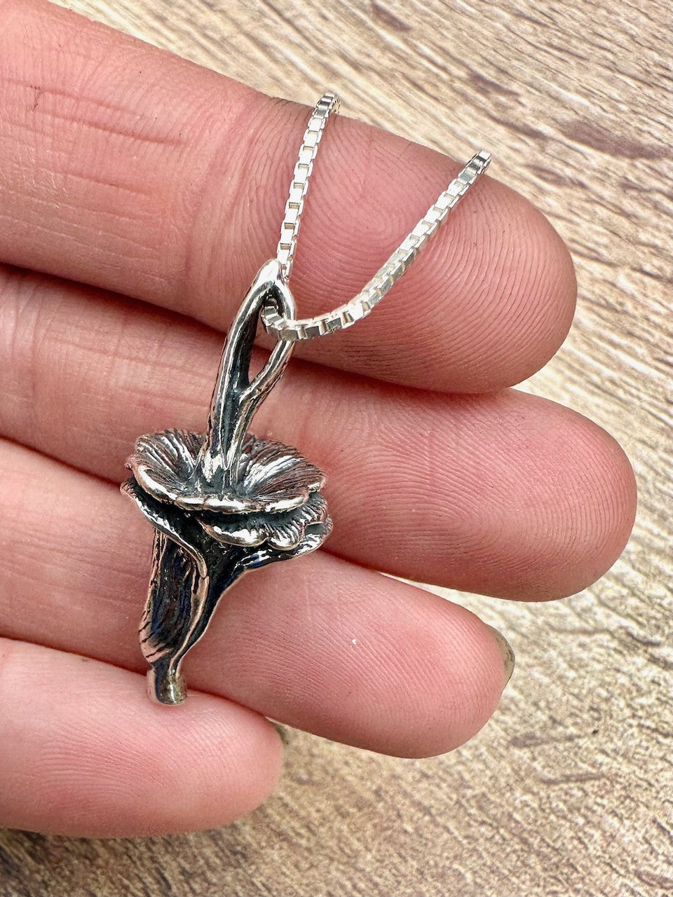 Corpse Flower Pendant - Silver