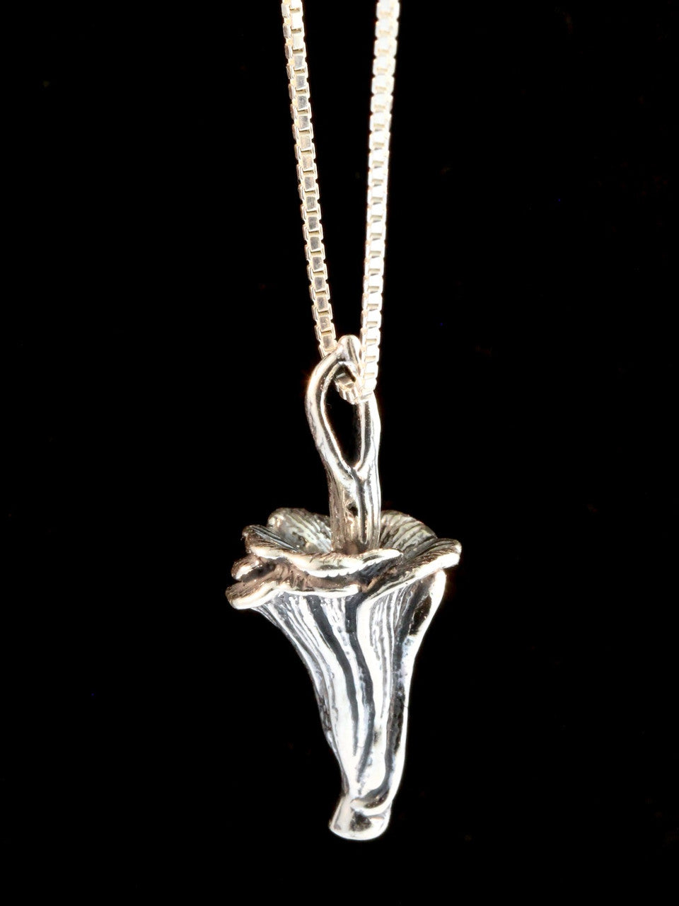 Corpse Flower Pendant - Silver