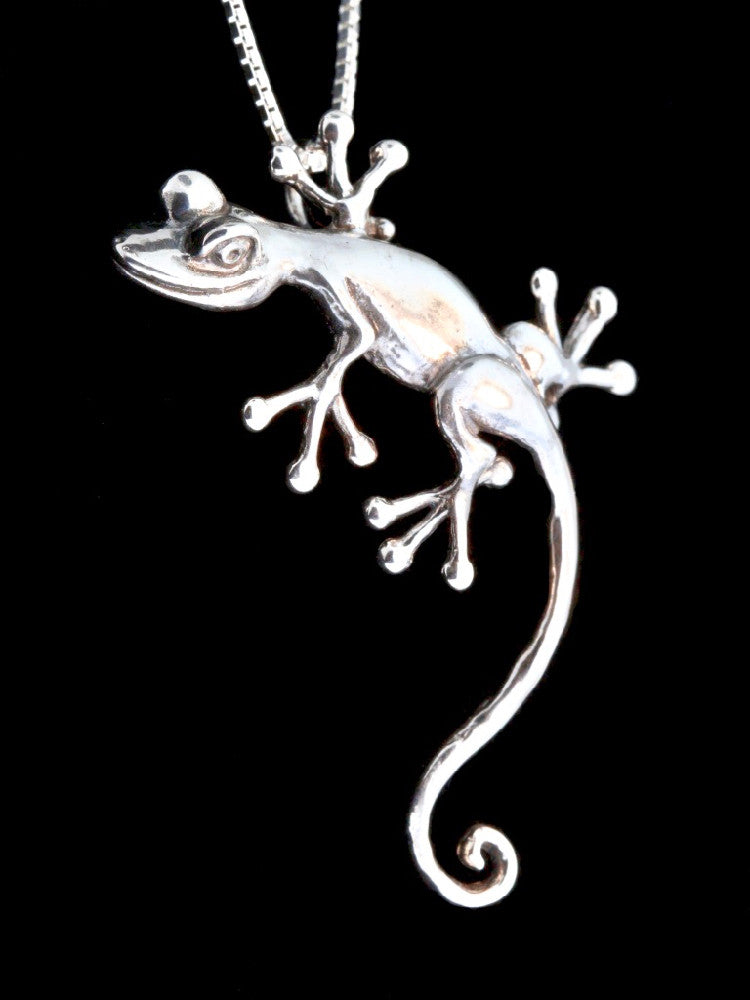 Curious Gecko Pendant in Silver
