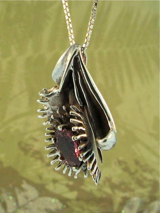 Flytrap Pendant with Garnet