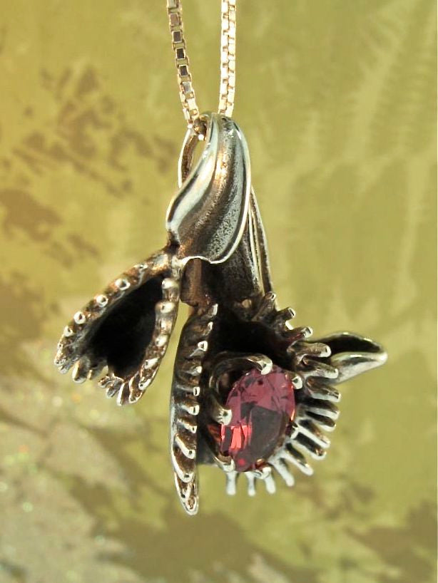 Flytrap Pendant with Garnet