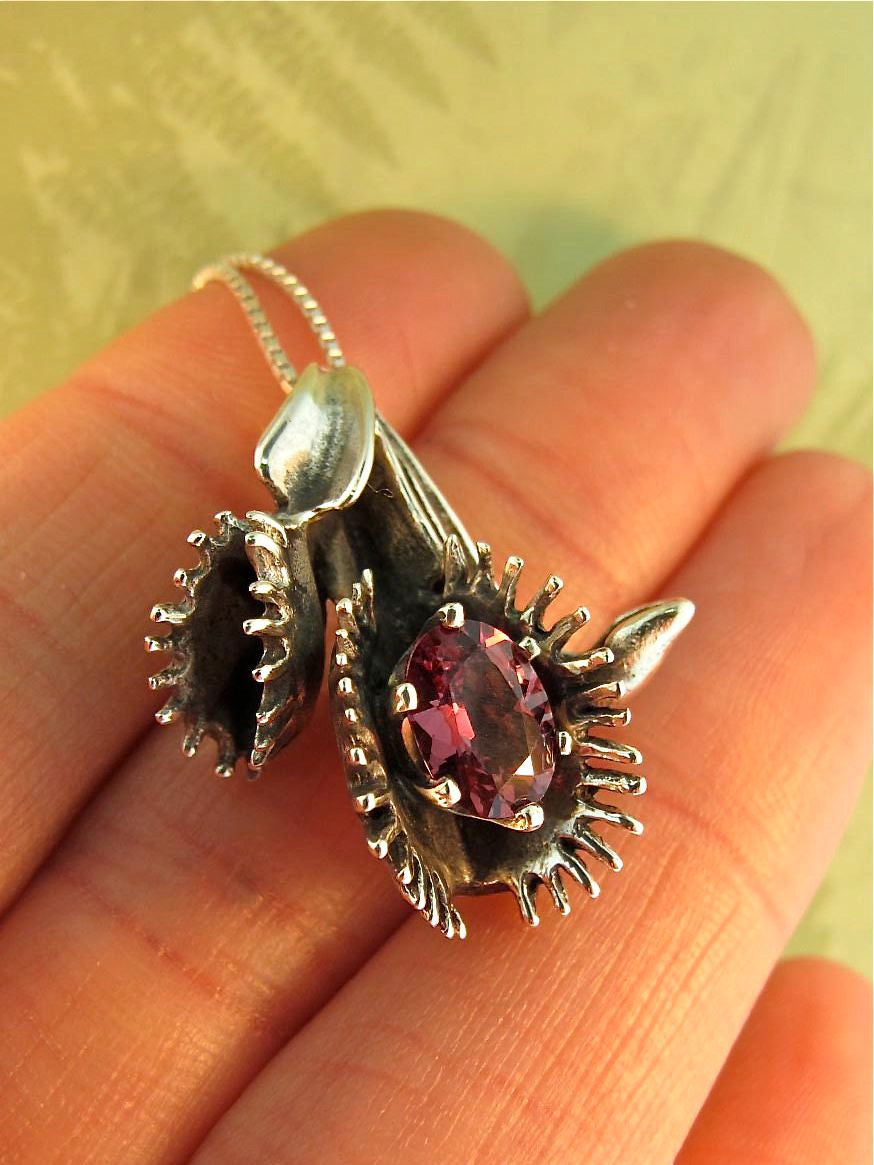 Flytrap Pendant with Garnet