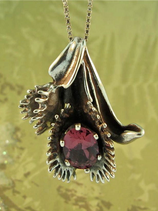 Flytrap Pendant with Garnet