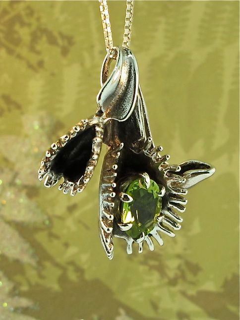 Flytrap Pendant with Peridot