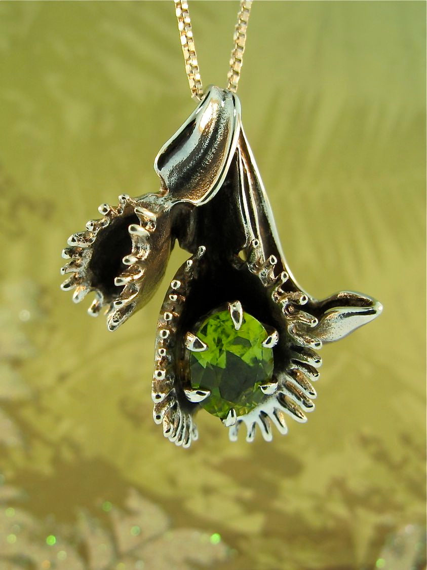 Flytrap Pendant with Peridot
