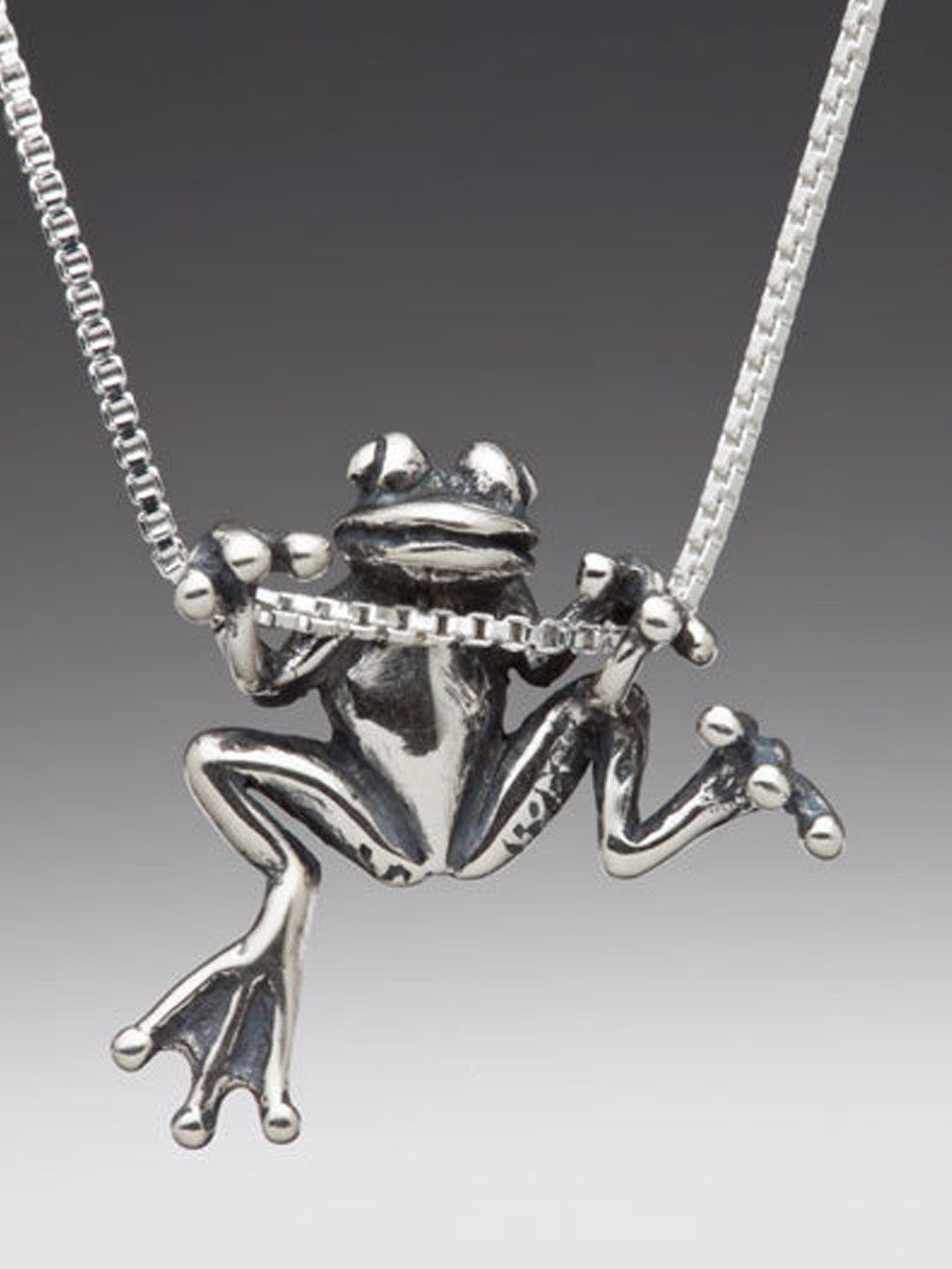 Front view of the Tree Frog Pendant - Silver