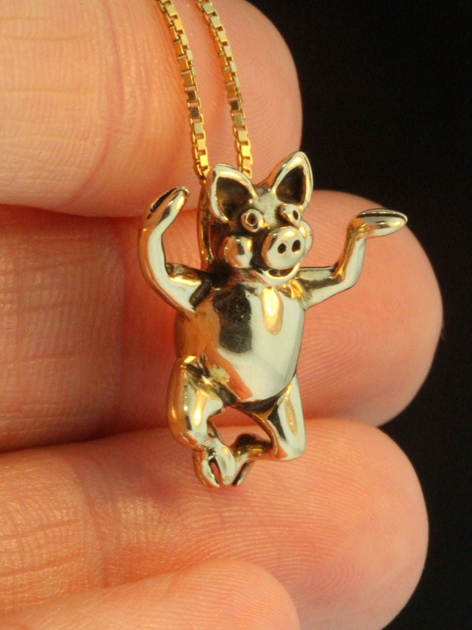 "Hands Up Pig" 14K gold
