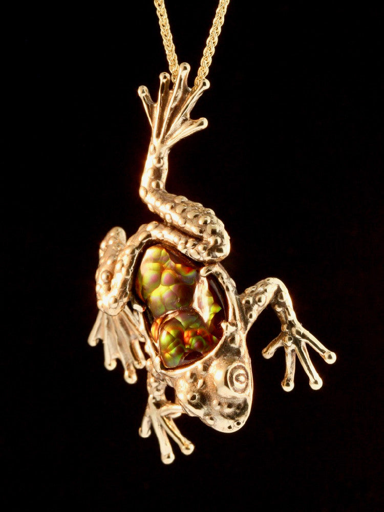 Harlequin Tree Frog Pendant in 18K Gold