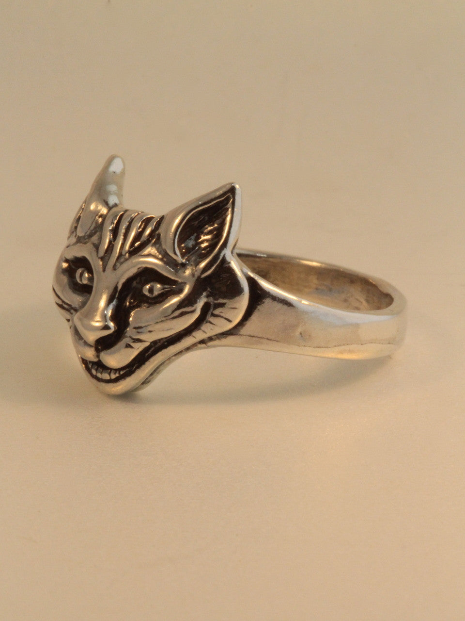 Cheshire Cat Ring - Silver