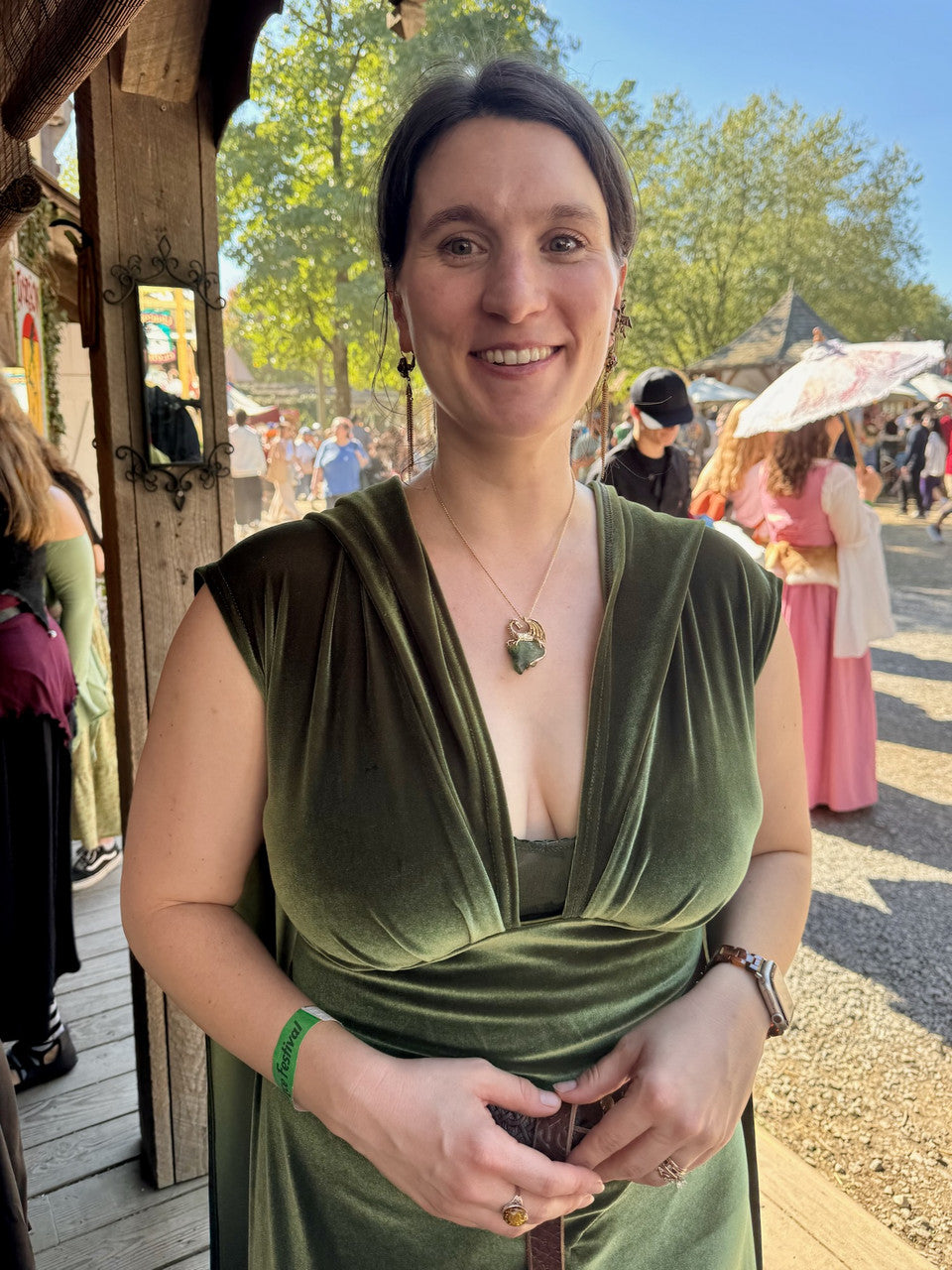 Princess Peridot modeled by a green velveteen princess. Thank you whoever you are!