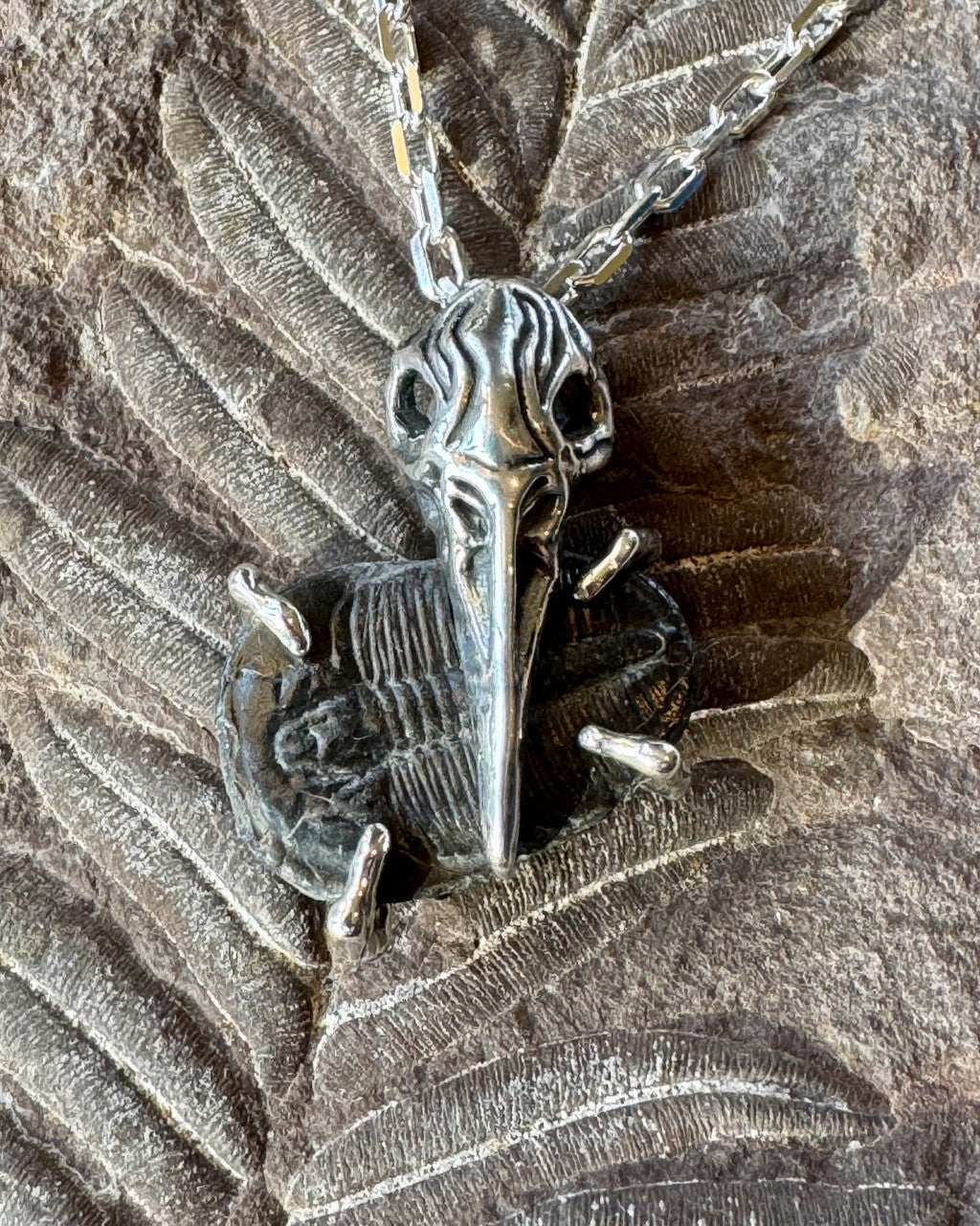 Raven Skull with Trilobite Treasure - Silver
