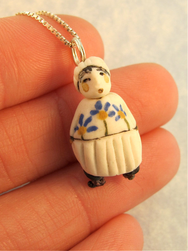 Renee - Les Petite Bon-Hommes en Porcelaine