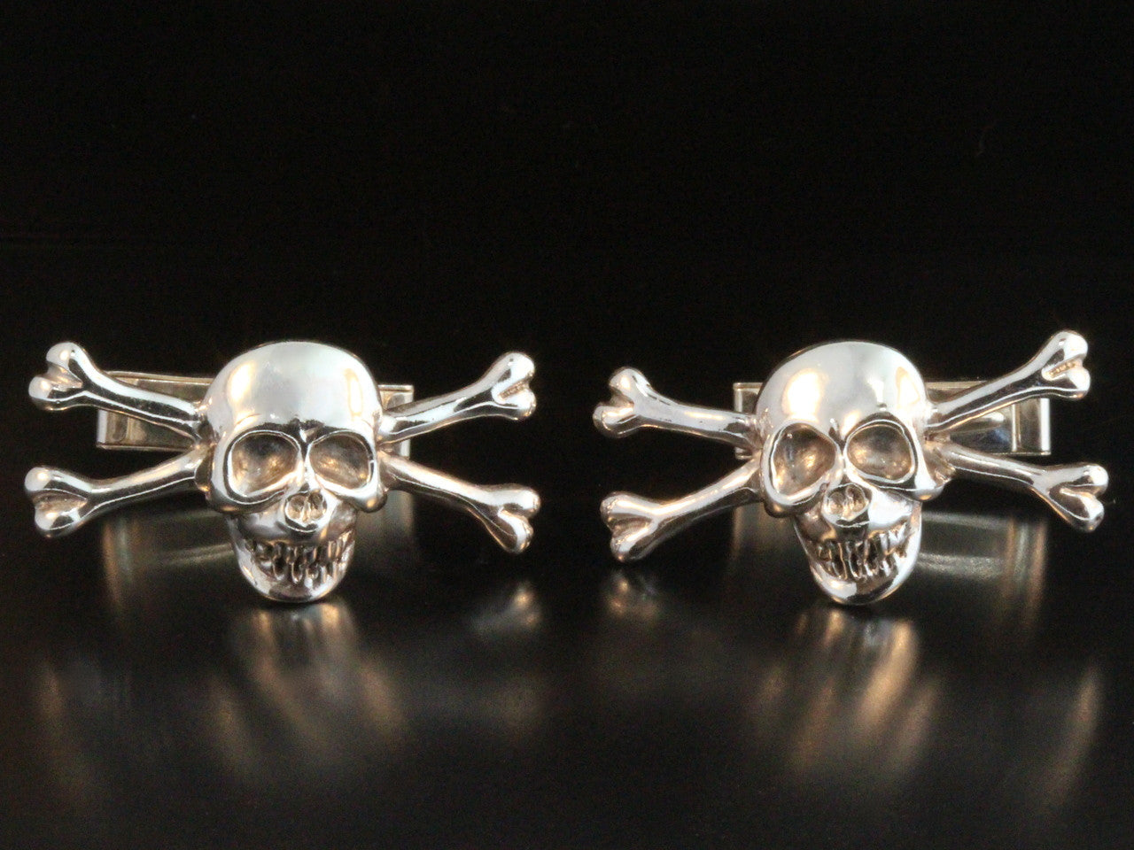 Medium Skull and Crossbones Cuff Links - Silver
