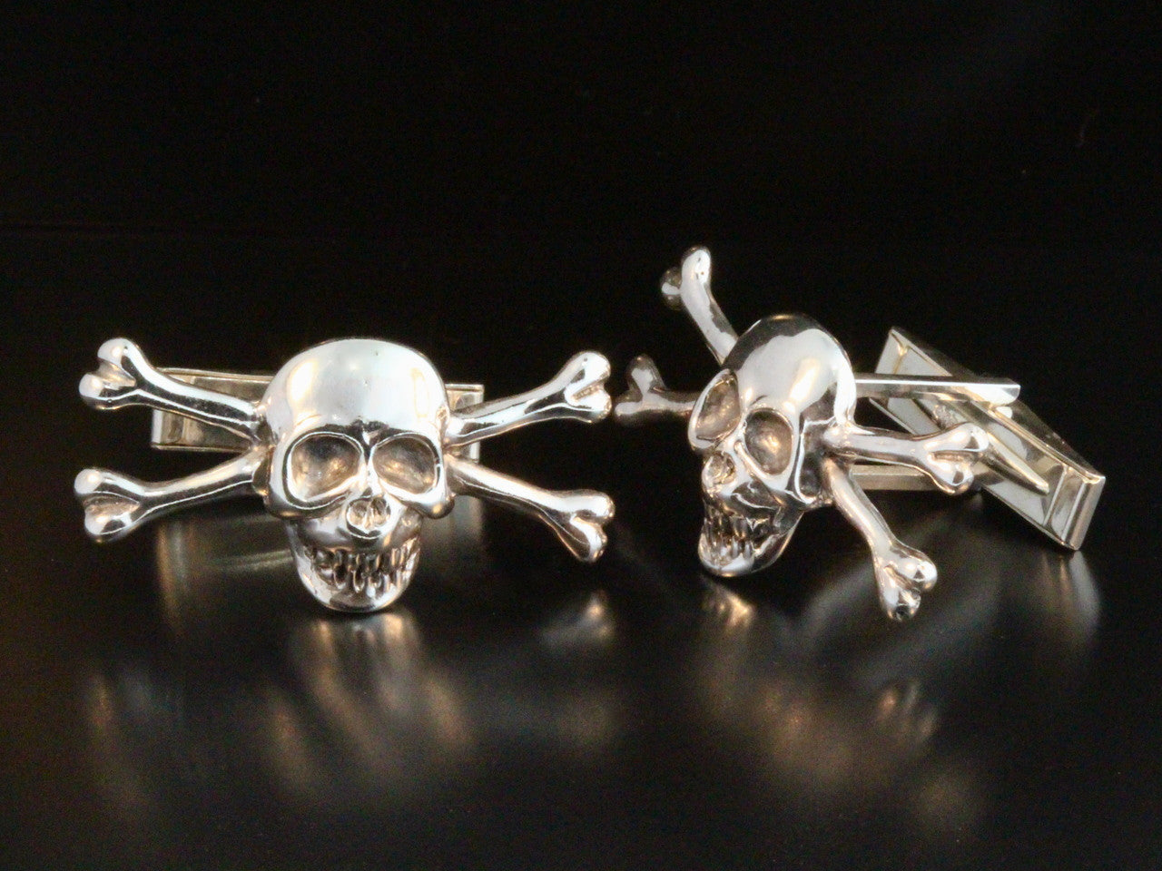 Medium Skull and Crossbones Cuff Links - Silver