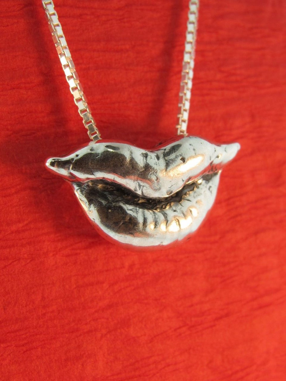 Kiss Charm - Sterling Silver