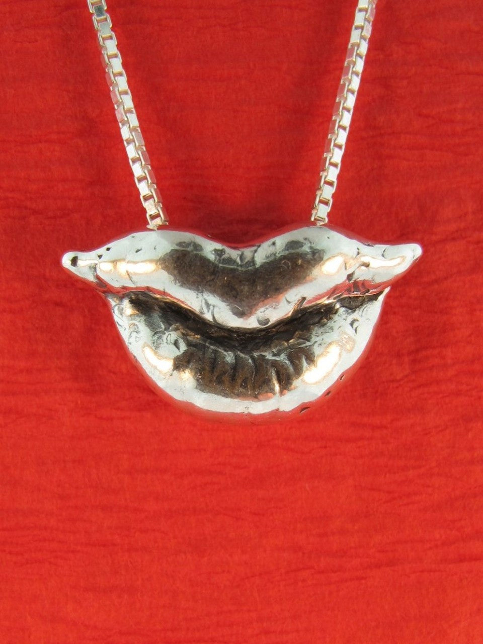 Kiss Charm - Sterling Silver