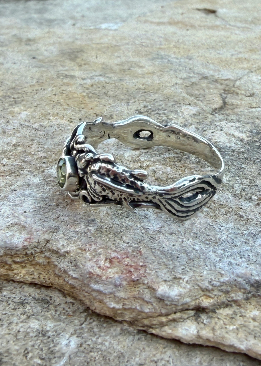 Koi Love Ring with Peridot - Sterling Silver