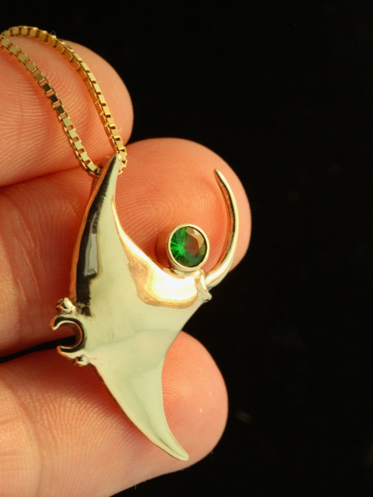 Manta Ray Charm with Tsavorite - 14K Gold