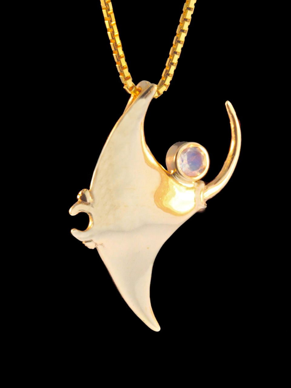 Manta Ray w/ Rainbow Moonstone