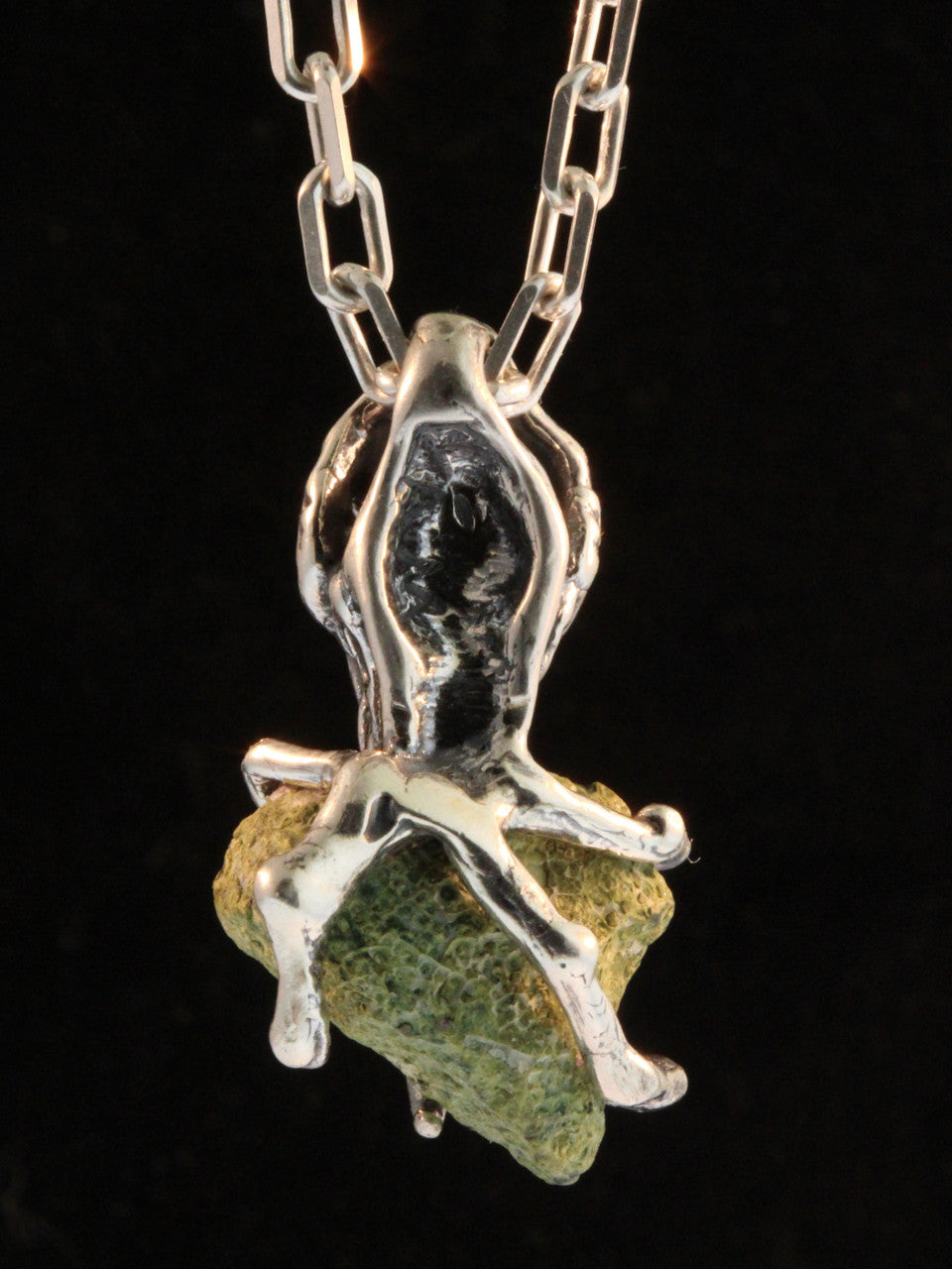 Raven Skull with Geode Treasure - Silver