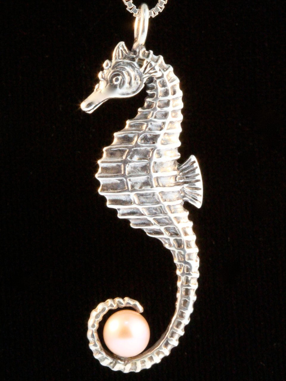 Seahorse w/Pink Pearl