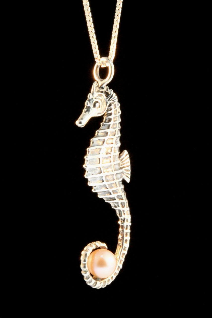 Seahorse w/Pink Pearl