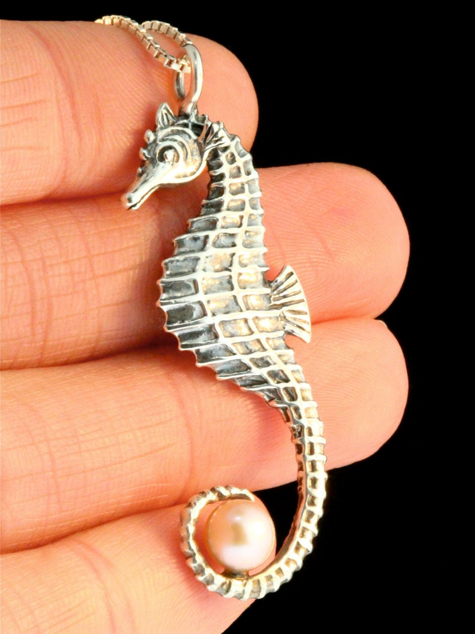 Seahorse w/Pink Pearl