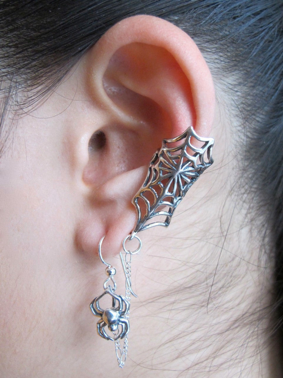 Web and Chained Spider Ear Cuff Bajoran - Silver