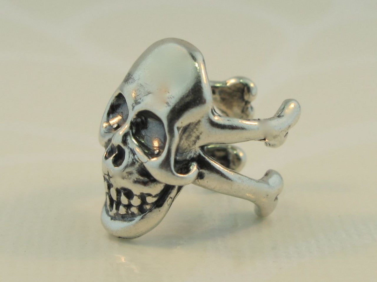 Skull Ear Cuff in Silver