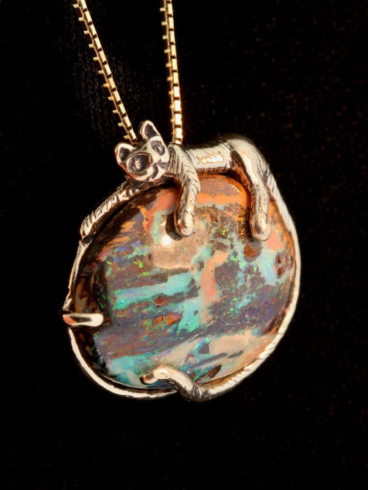 Sleeping Cat Pendant with Gemstone in 14K Gold