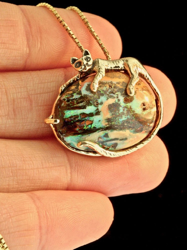Sleeping Cat Pendant with Gemstone in 14K Gold