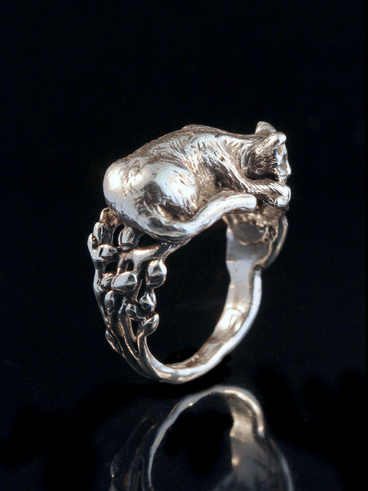 Sleeping Cat Ring in Silver