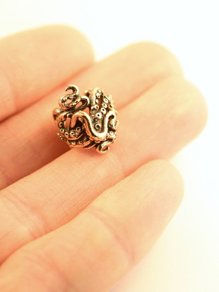 Octopus Tentacle Twist Ear Cuff - 14K Gold