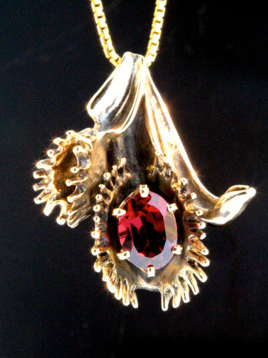 Venus Flytrap Pendant with Gemstone -14k Gold