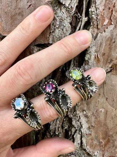 Venus Flytrap Ring with Gemstone - Silver