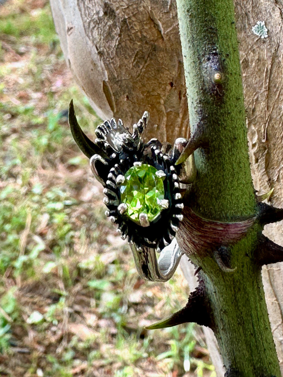 Venus Flytrap Ring with Peridot- Silver