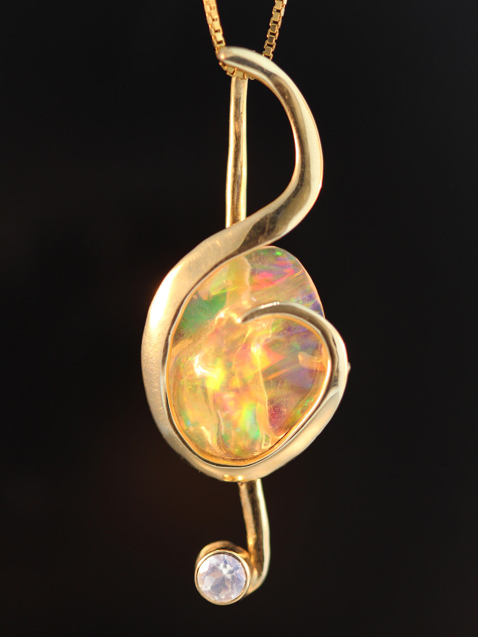 Treble Clef Pendant Mexican Fire Opal - 18K gold