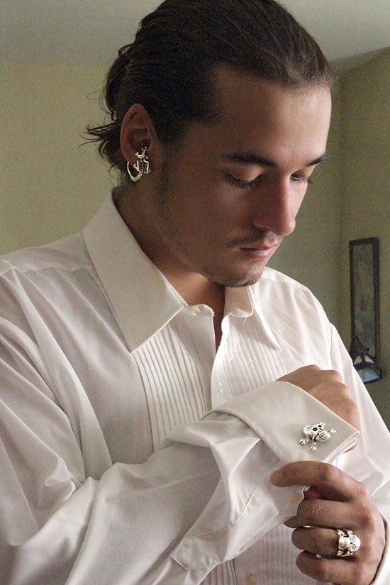 These cufflinks also look great in combination with our Skull & Crossbones rings.