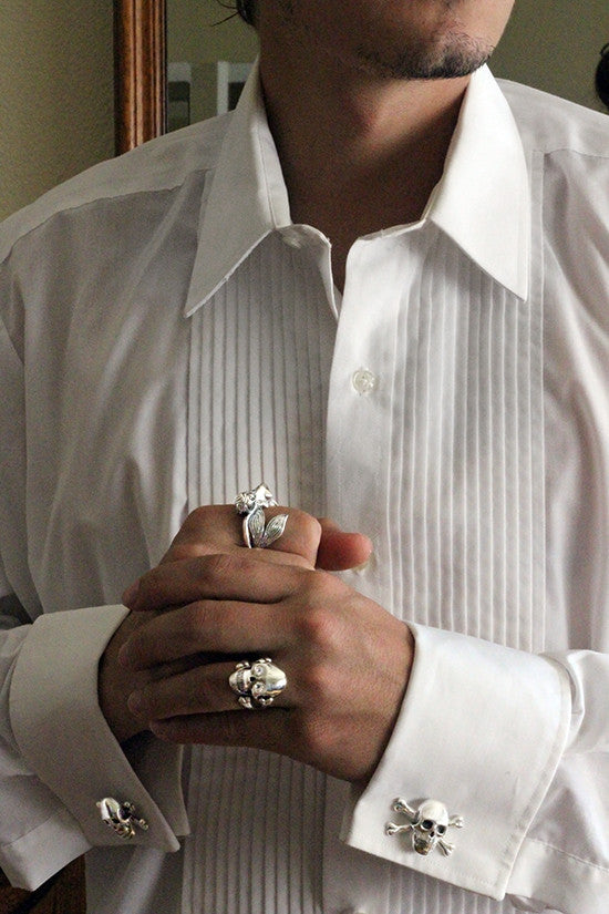 These cufflinks also look great in combination with our Skull & Crossbones rings.